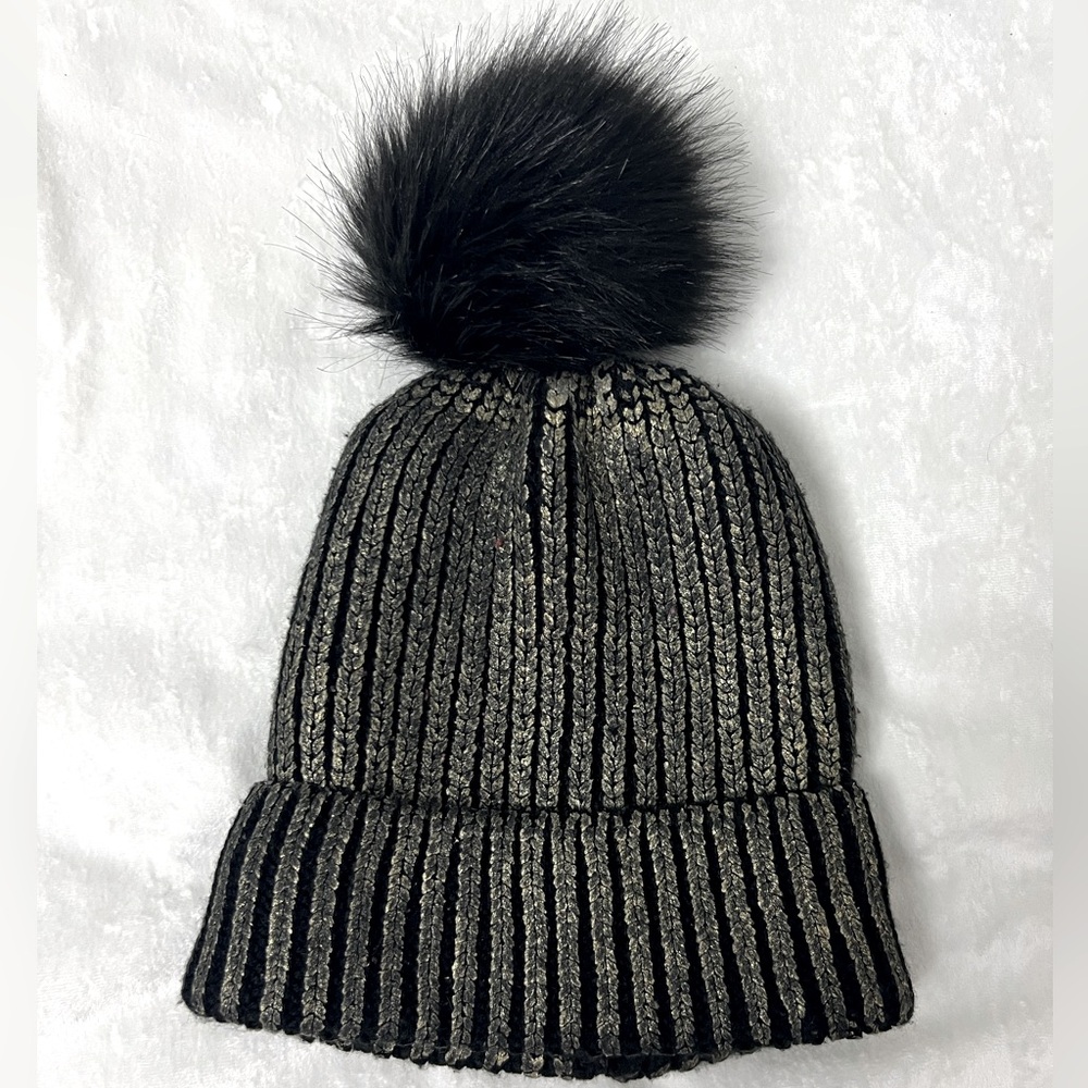 WARM WINTER HAT 🖤💛 black and gold • faux fur lined